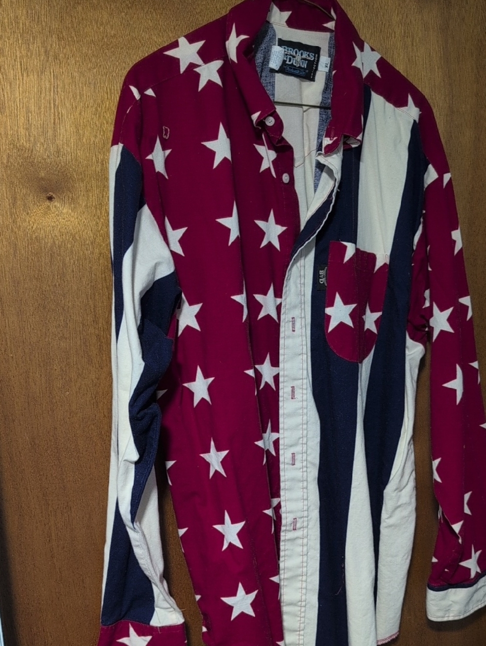 Brooks &Dunn,  Red, White & Blue Star Pattern Button-Down Shirt, Men's XL.